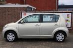 Daihatsu SIRION 1.0i 12V Premium, Voorwielaandrijving, Gebruikt, 750 kg, Beige
