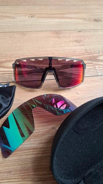 Oakley Sutro met Nieuwe Lens beschikbaar voor biedingen
