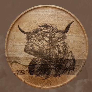 Mangohouten Serveerplank met Schotse Hooglander  beschikbaar voor biedingen