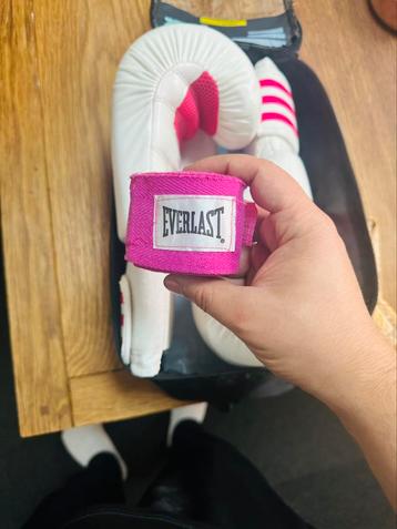 ‎ Adidas Boxing Gloves beschikbaar voor biedingen