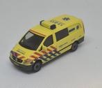 Herpa MB vito Airport Medical Service Ambulance Eigenbouw, Hobby en Vrije tijd, Modelauto's | 1:87, Ophalen of Verzenden, Zo goed als nieuw