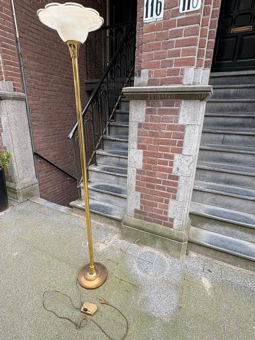 Vloerlamp Messing -Glas in vorm Bloem, Huis en Inrichting, Lampen | Vloerlampen, Gebruikt, Glas, Metaal, Ophalen
