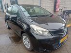 MOOIE Toyota Yaris 1.0 5DR 2011 met 133643 km  nieuwe apk, Auto's, Toyota, Euro 5, Alcantara, Zwart, Handgeschakeld