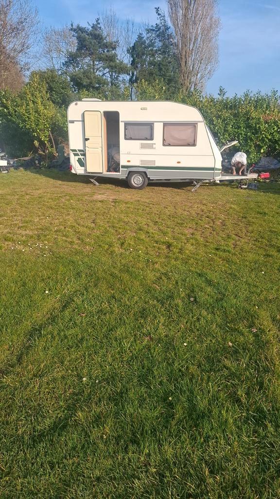 Caravan te koop, Caravans en Kamperen, Caravans, Particulier, tot en met 4, 750 - 1000 kg, Standaardzit, Caravelair, Omvormbare zithoek