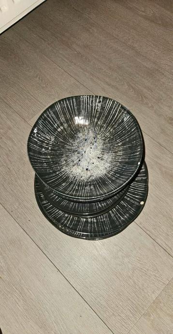 Serviesset - 20 euro beschikbaar voor biedingen