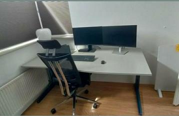 Degelijk ergonomisch in hoogte verstelbaar design bureau beschikbaar voor biedingen