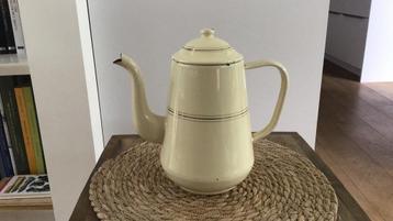 Emaille theepot beschikbaar voor biedingen