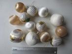 vintage kerstballen  satijnen kerstballen en piepschuim klok, Ophalen of Verzenden, Gebruikt