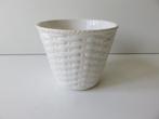 Vintage witte bloempot met reliëf als een mandje, Rond, Binnen, Ophalen of Verzenden, Zo goed als nieuw
