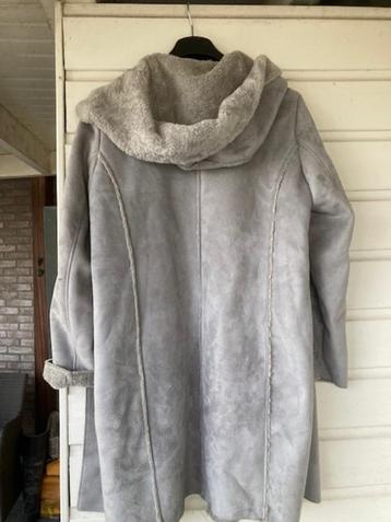 Suede look met heerlijk bontgevoerde coat 7/8 beschikbaar voor biedingen