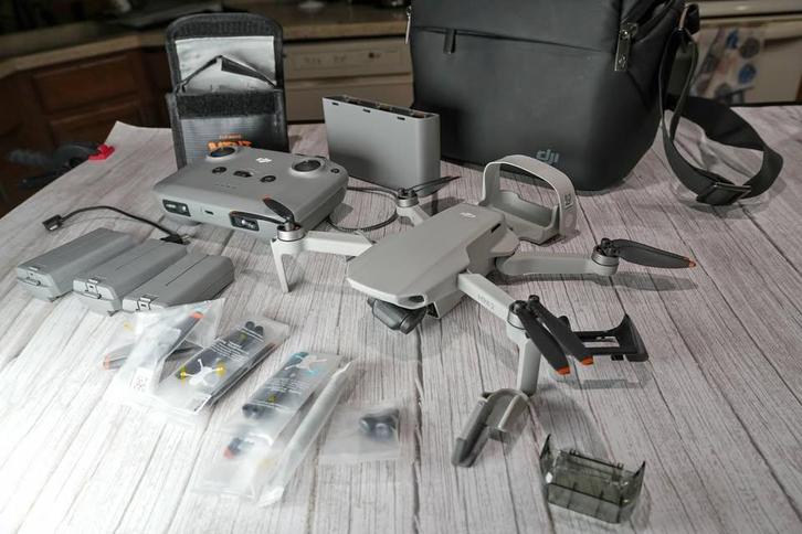 DJI Mini 2 Fly More Combo, Audio, Tv en Foto, Drones, Zo goed als nieuw, Drone met camera, Ophalen of Verzenden