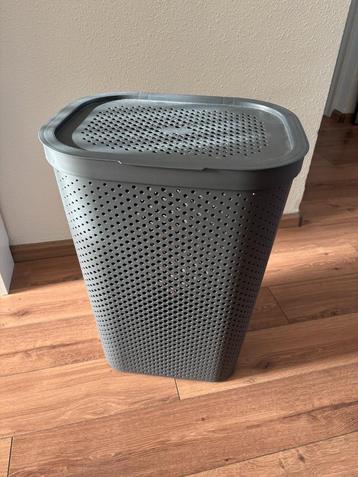 Wasmand Curver lichtgrijs beschikbaar voor biedingen