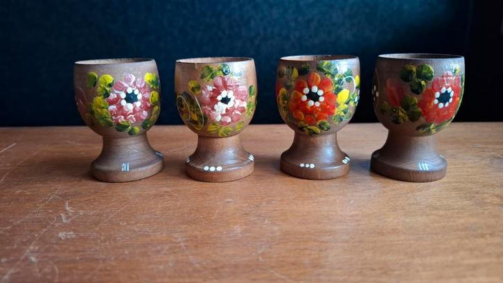 Vintage houten beschilderde eierdopje set van 4, Antiek en Kunst, Antiek | Keukenbenodigdheden, Ophalen of Verzenden