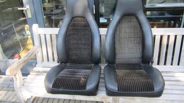 2x Porsche stoelen jaren 80  911 sc beschikbaar voor biedingen