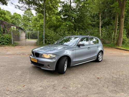 BMW 1-Serie 2.0 118I AUT 2006 Grijs, Auto's, BMW, Particulier, 1-Serie, ABS, Airbags, Airconditioning, Alarm, Boordcomputer, Centrale vergrendeling