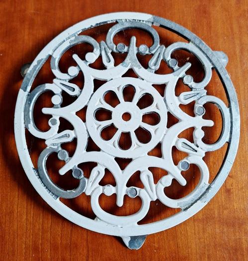Oude Franse Onderzetter Brocante - Aluminium, Antiek en Kunst, Antiek | Keukenbenodigdheden, Ophalen of Verzenden
