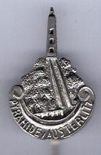 Pyramide Austerlitz zilverkleurig speldje ( U_132 ), Verzamelen, Speldjes, Pins en Buttons, Verzenden, Nieuw, Stad of Land, Speldje of Pin