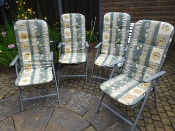 Tuinstoel kussens 4X zo goed als nieuw. In grote uitvoering. beschikbaar voor biedingen