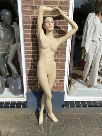 KLEINE DAMES ETALAGEPOP PASPOP MANNEQUIN ETALAGEFIGUUR DANS