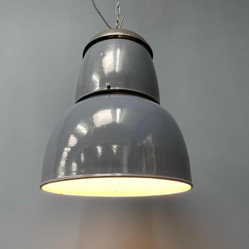 Grote oude industriële blauwgrijze emaille hanglamp fabriek, Huis en Inrichting, Lampen | Hanglampen, Gebruikt, 50 tot 75 cm, Metaal