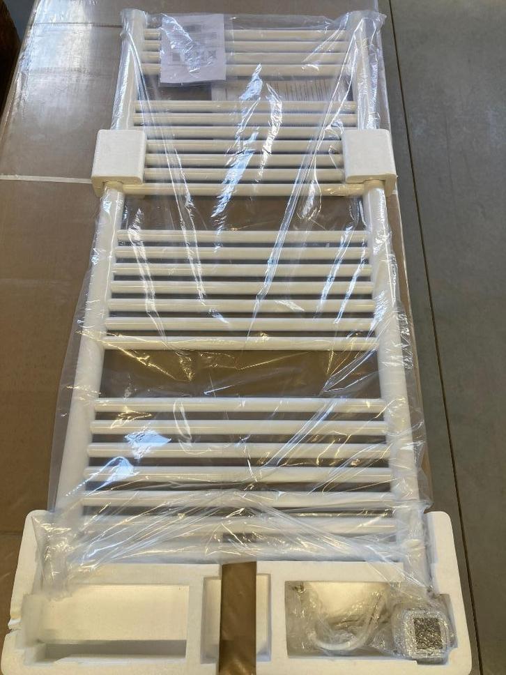 Thermrad Tone-E elektrische radiator 1200 x 550 RAL 9016, Doe-het-zelf en Verbouw, Verwarming en Radiatoren, Nieuw, Radiator, 500 tot 800 watt