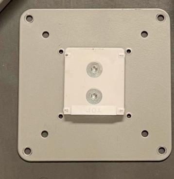 Vesa bevestigsngsplaten voor o.a.  Humanscale M2 & M8 beschikbaar voor biedingen