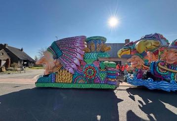 Zelfrijdende Schitterende carnavalswagen beschikbaar voor biedingen