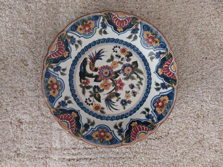 Oud Makkums meerkleurig (polychroom) porseleinen bord, Antiek en Kunst, Antiek | Wandborden en Tegels, Ophalen of Verzenden