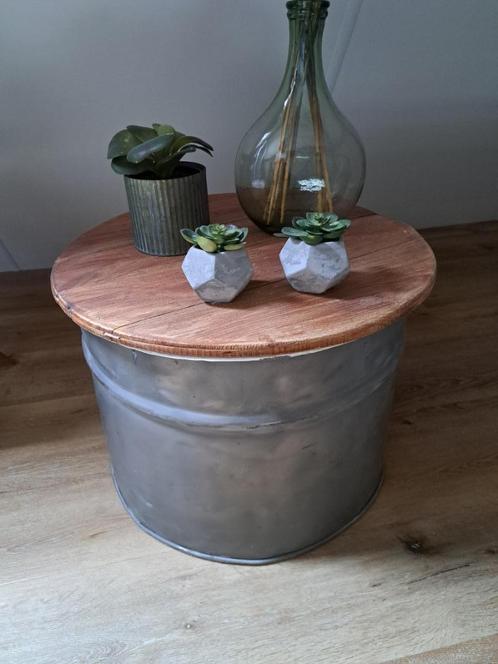 Stoere salontafel met opbergruimte, ongebruikt., Huis en Inrichting, Tafels | Salontafels, Nieuw, Minder dan 50 cm, 50 tot 100 cm