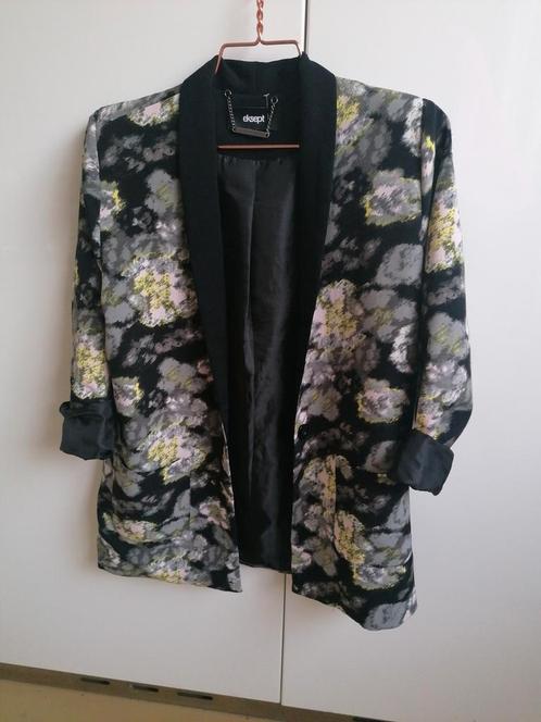 Eksept
Jasje / Colbert / Blazer -
Maat S, Kleding | Dames, Jasjes, Kostuums en Pakken, Zo goed als nieuw, Zwart, Ophalen of Verzenden