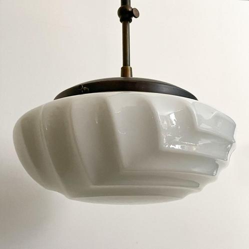 Art deco stijl hanglamp, lamp melk glas schaal, Huis en Inrichting, Lampen | Hanglampen, Gebruikt, 75 cm of meer, Glas, Metaal