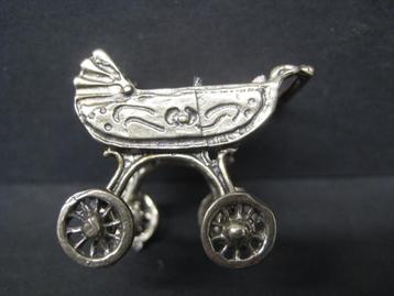MINIATUUR  KINDERWAGEN beschikbaar voor biedingen