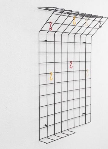 String coat rack  by Karl Fichtel 50s. beschikbaar voor biedingen