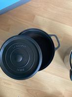 Staub gietijzeren pan 24 cm., Ophalen of Verzenden, Zo goed als nieuw, Gietijzer, Koekenpan of Braadpan
