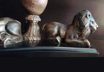 Art Deco massief bronzen FRUIT BOWL met leeuwen beschikbaar voor biedingen