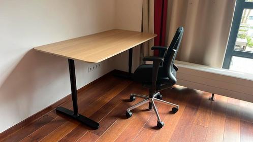 Bureau in hoogte verstelbaar, Huis en Inrichting, Bureaus, Zo goed als nieuw, In hoogte verstelbaar, Ophalen