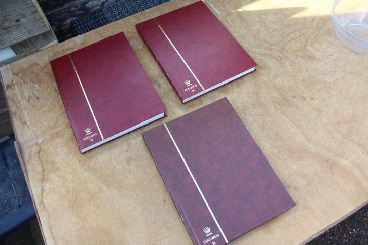 < Postzegel Albums 3 Stuks Gevuld Buitenland & Nederland >, Postzegels en Munten, Postzegels | Volle albums en Verzamelingen, Nederland