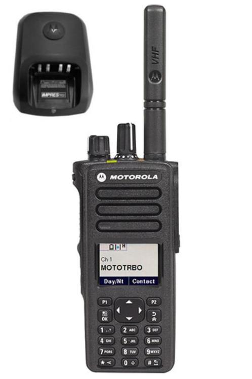 Motorola DP4800E Enhanced VHF FKP DMR met tafellader NIEUW, Telecommunicatie, Portofoons en Walkie-talkies, Nieuw, Portofoon of Walkie-talkie