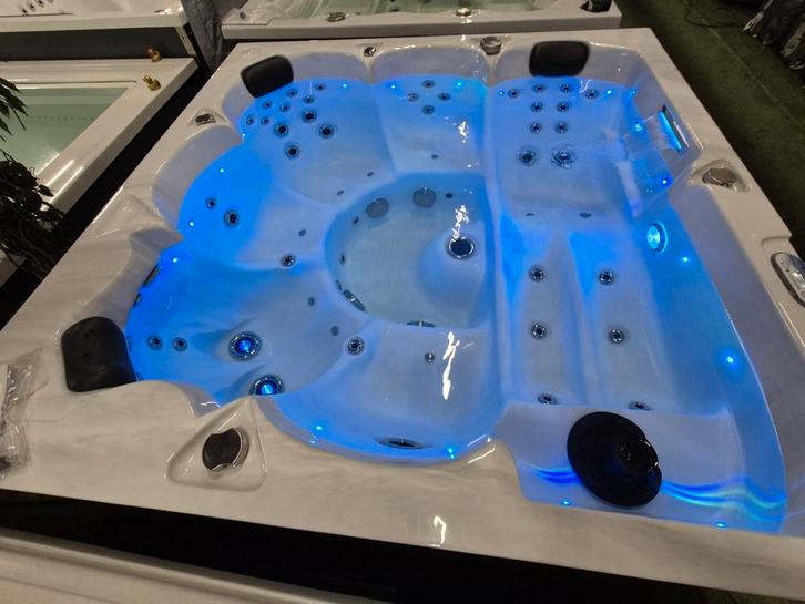🏝GROOTSTE SHOWROOM VAN NEDERLAND 🏝🚛VANDAAG GELEVERD🚛, Tuin en Terras, Bubbelbaden en Hottubs, Zo goed als nieuw, Filter, Ophalen of Verzenden