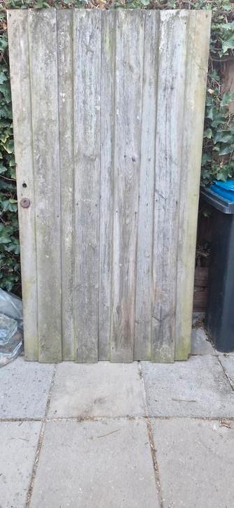 GRATIS... poortdeur..., Tuin en Terras, Schuttingen, Gebruikt, Hout, 1 tot 2 meter, Minder dan 3 meter, Ophalen