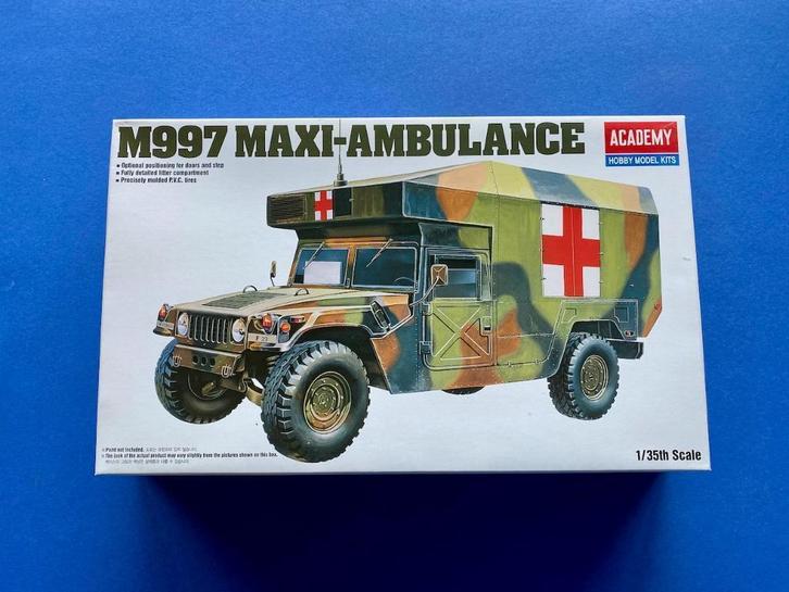 Academy	13243	M997 Maxi-Ambulance	1/35, Hobby en Vrije tijd, Modelbouw | Auto's en Voertuigen, Nieuw, Auto, 1:32 tot 1:50, Overige merken