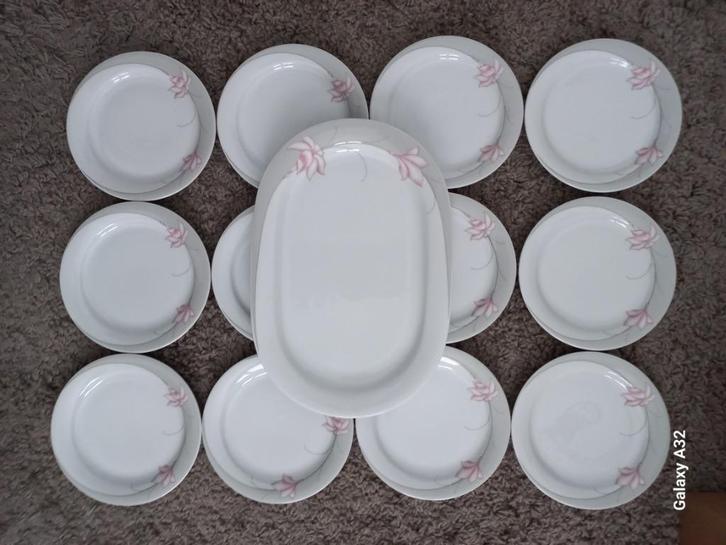 Wit porselein gebakstel of hors d'oeuvres set, 13 delig, Huis en Inrichting, Keuken | Servies, Zo goed als nieuw, Schaal of Schalen