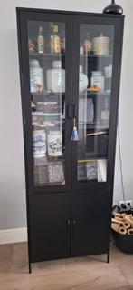 Metalen vitrinekast met glas en dichte deuren, Huis en Inrichting, Kasten | Vitrinekasten, Ophalen, 50 tot 100 cm, Glas, Modern