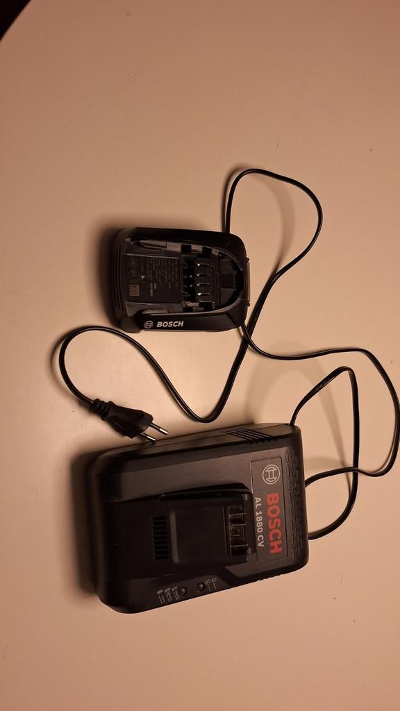 Bosch AL 1880 CV Acculader + 18V 3.0Ah Accu, Ophalen of Verzenden, Zo goed als nieuw