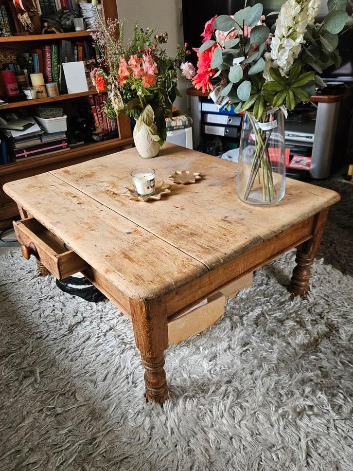 Vintage oud-grenen salontafel, stevig en in goede staat, Antiek en Kunst, Antiek | Meubels | Tafels, Ophalen