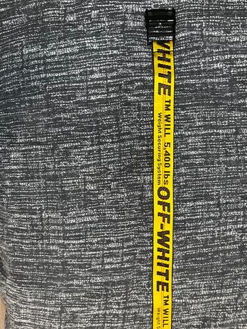 Off-white riem beschikbaar voor biedingen
