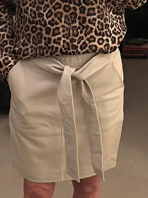 DANTE6 als NIEUW boterzachte echte leren rok off white mt 1, Kleding | Dames, Rokken, Zo goed als nieuw, Maat 36 (S), Beige, Boven de knie