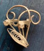 Broche in vorm van gestileerde bloem met bloemblaadje; 3 cm, Ophalen of Verzenden, Zo goed als nieuw, Minder dan 4 cm