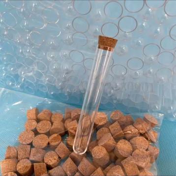 90 stuks reageerbuisjes met kurk (mag ook in delen) beschikbaar voor biedingen