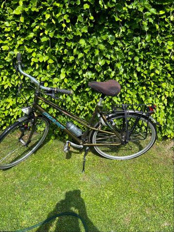 GIANT TOURFIETS  GROEN METALIC 30 Versnellingen beschikbaar voor biedingen